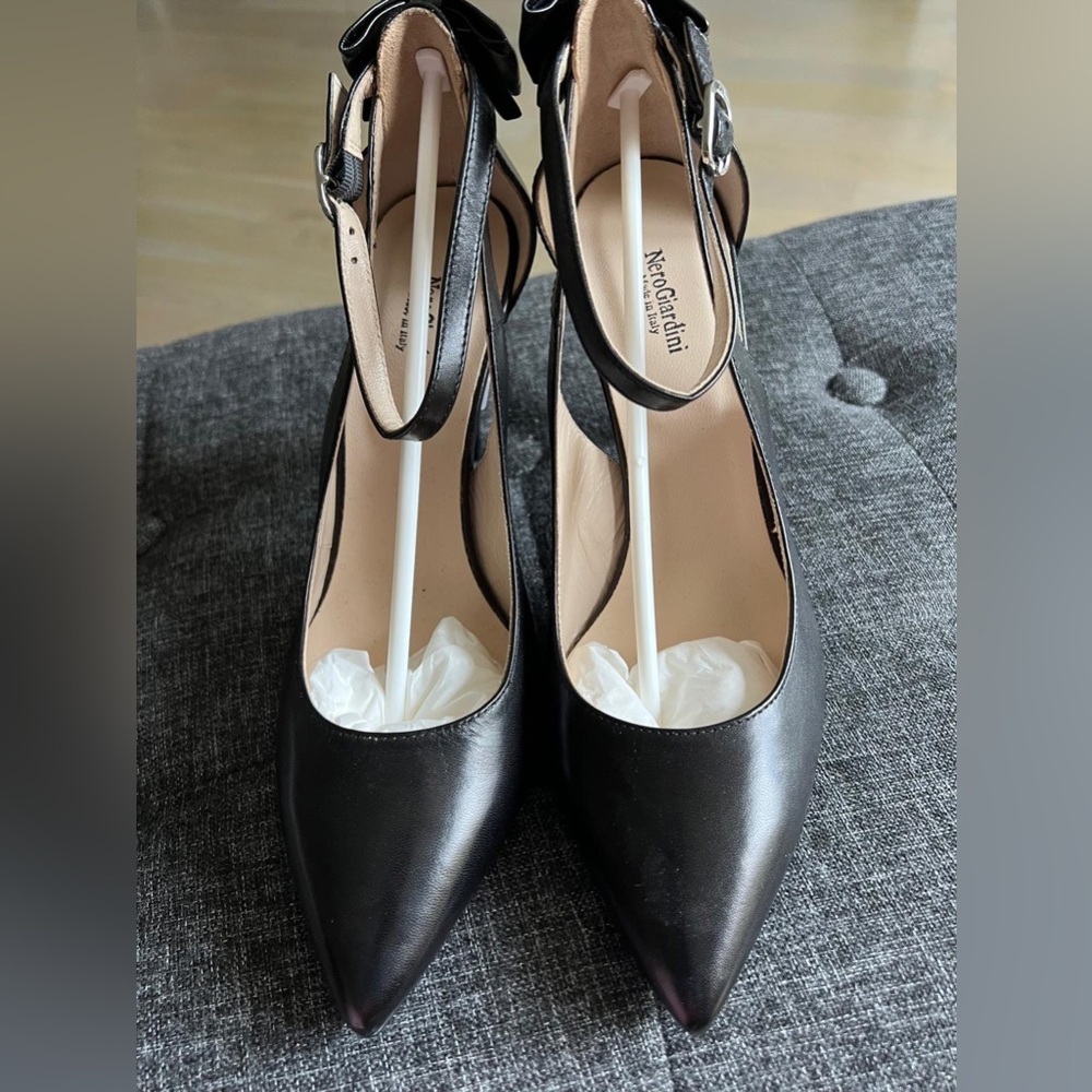 Nero Giardini black heels size 40 - new with box - made in Italy
